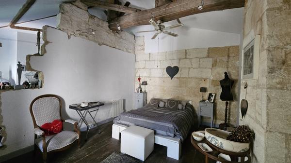 Ensemble immobilier: 1 grande maison pierre et 3 gites