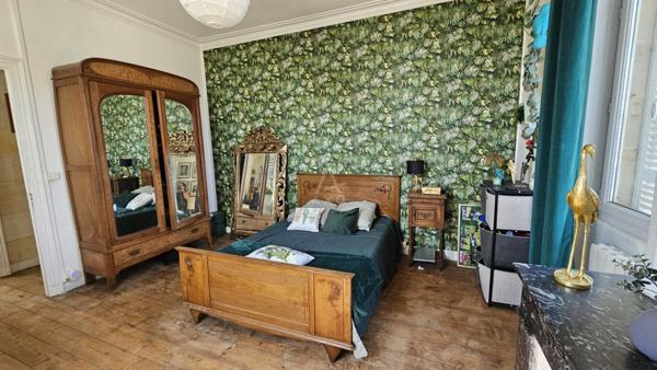 Ensemble immobilier: 1 grande maison pierre et 3 gites