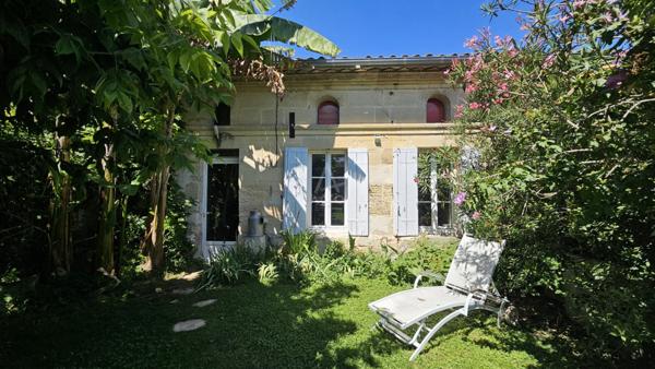 Ensemble immobilier: 1 grande maison pierre et 3 gites