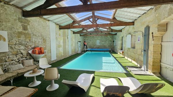 Ensemble immobilier: 1 grande maison pierre et 3 gites