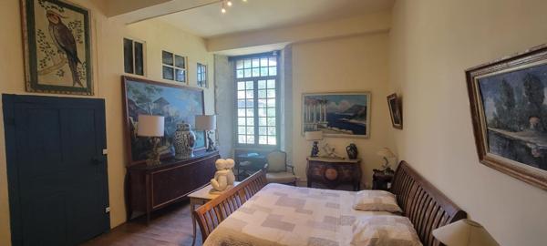 Demeure d’exception du XIIIe siècle avec jardin et dépendances