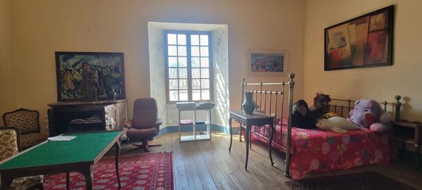 Demeure d’exception du XIIIe siècle avec jardin et dépendances