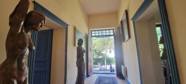 Demeure d’exception du XIIIe siècle avec jardin et dépendances