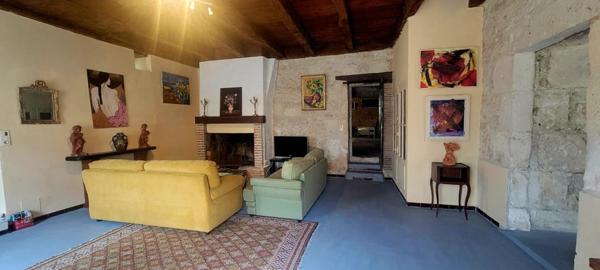 Demeure d’exception du XIIIe siècle avec jardin et dépendances