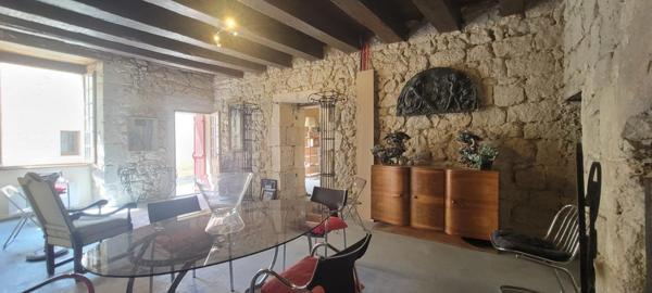 Demeure d’exception du XIIIe siècle avec jardin et dépendances