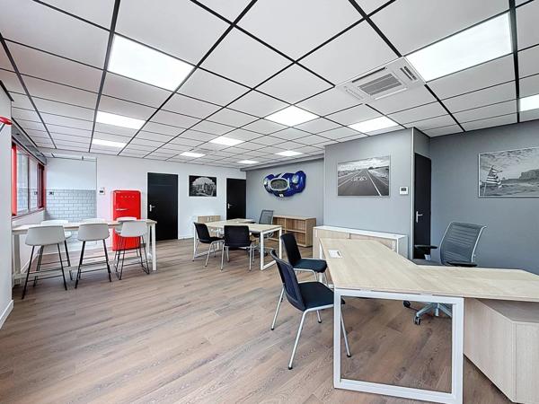 Location Bureau 1 pièces 62 m2 à Rochetoirin