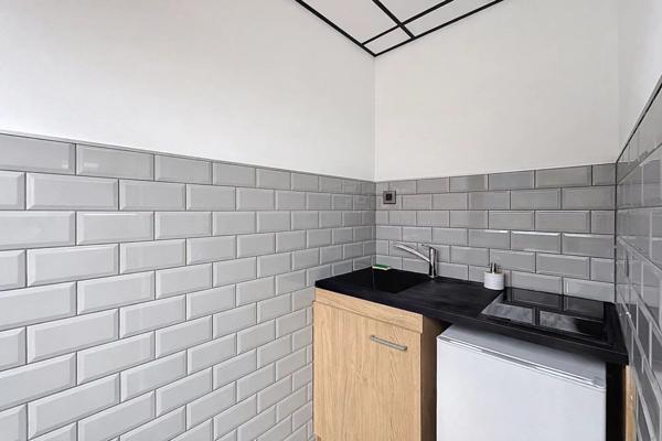 Location Bureau 1 pièces 62 m2 à Rochetoirin