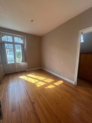 🏡 Maison de ville de caractère avec jardin et garage