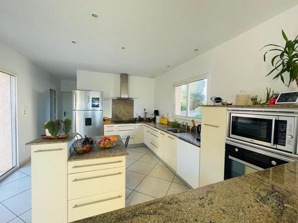 Maison de 7 pièces  d'environ 220 m²