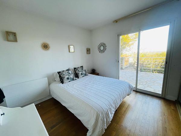 Maison de 7 pièces  d'environ 220 m²