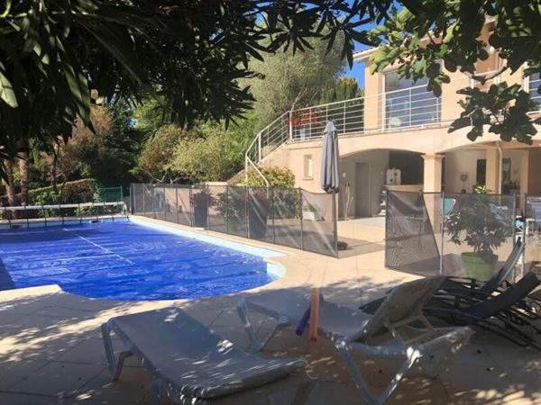 Maison de 7 pièces  d'environ 220 m²