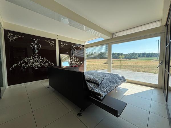 Maison - 5 pièces - 230 m²