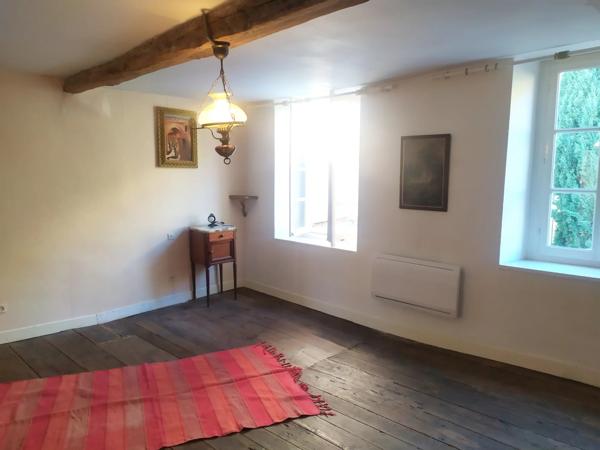 Maison historique avec jardin dans d'un village typique