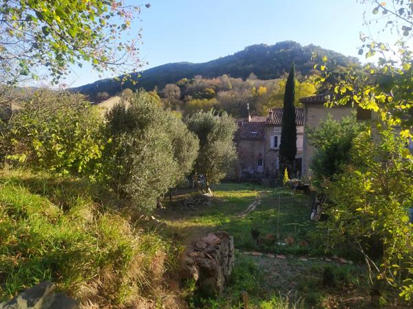 Maison historique avec jardin dans d'un village typique
