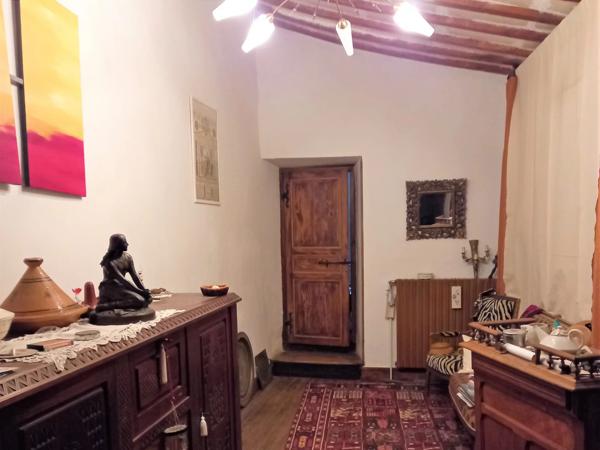 Maison historique avec jardin dans d'un village typique