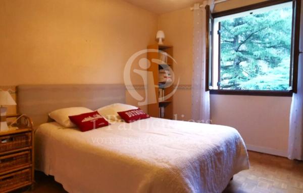 Maison 6 pièces 157 m2 avec piscine et 1 hectare de terrain