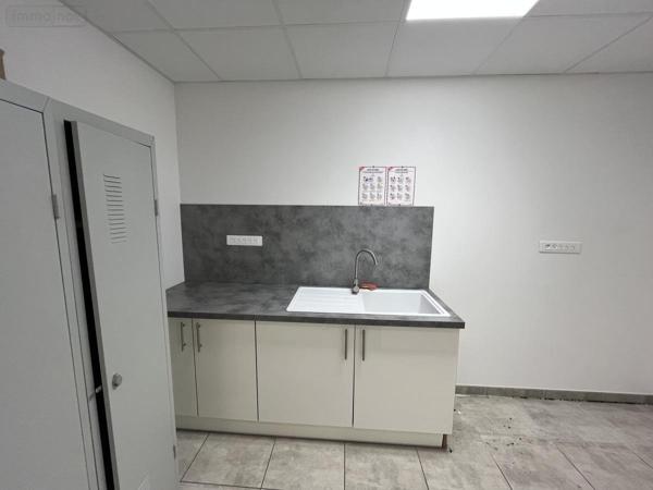 Local professionnel à louer à Pierrelatte dans la Drôme (26700), ref : 26060-L106