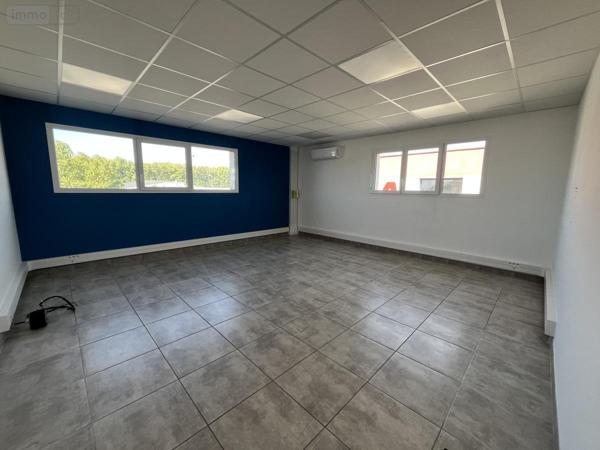 Local professionnel à louer à Pierrelatte dans la Drôme (26700), ref : 26060-L106