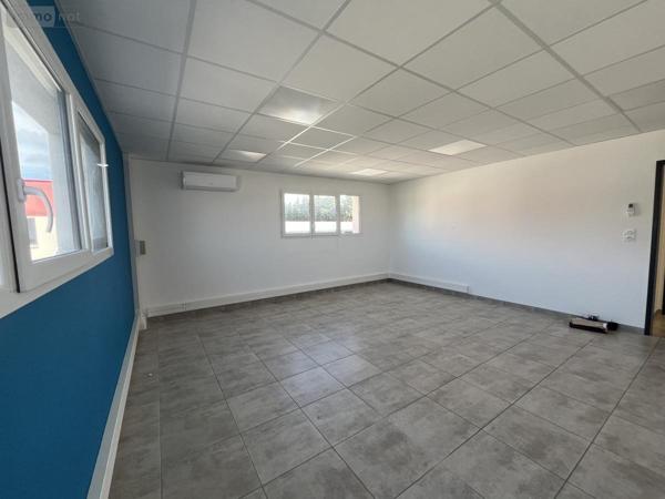 Local professionnel à louer à Pierrelatte dans la Drôme (26700), ref : 26060-L106