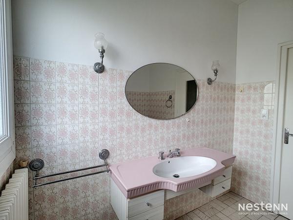 À vendre Maison de 220 m² avec jardin et double garage, en plein centre de Condom