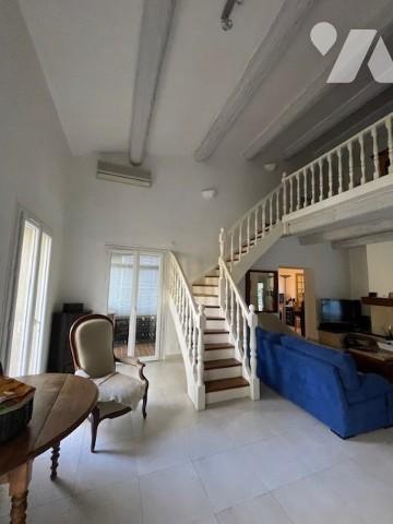 Propriété avec piscine à vendre à SAINT CLEMENT DE RIVIERE QUATRE CHAMBRES ET UN BUREAU.