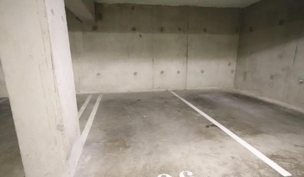 A LOUER : Parking à LILLE • Porte de valenciennes • 60 € CC • Réf. 513-002