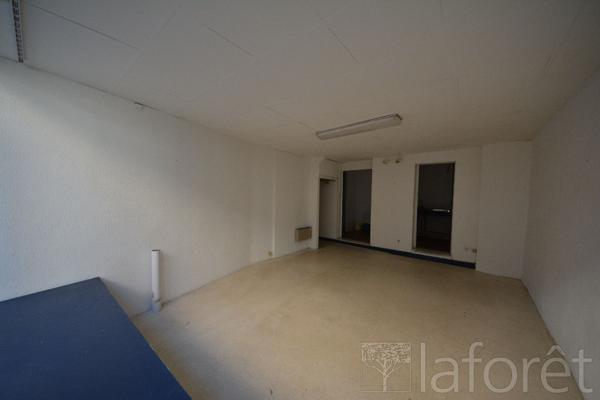 Location local commercial Villemur-sur-Tarn - 2 pièce(s) - 35 m² - 320 €/mois