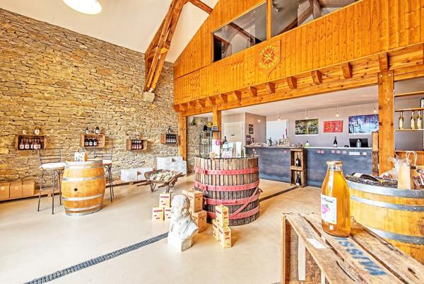 Domaine avec maison, gîtes, auberge, parc