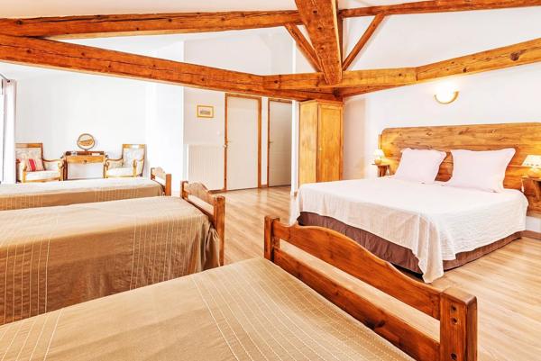 Domaine avec maison, gîtes, auberge, parc