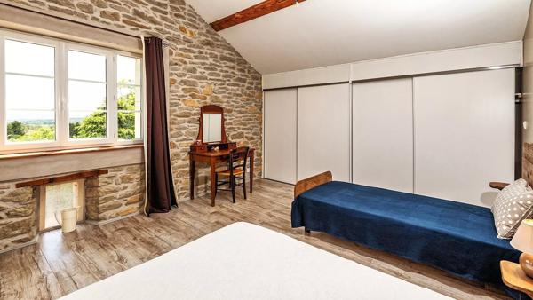 Domaine avec maison, gîtes, auberge, parc