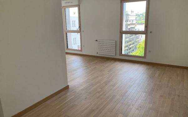 Appartement à louer    4 pièces •  Lyon 7