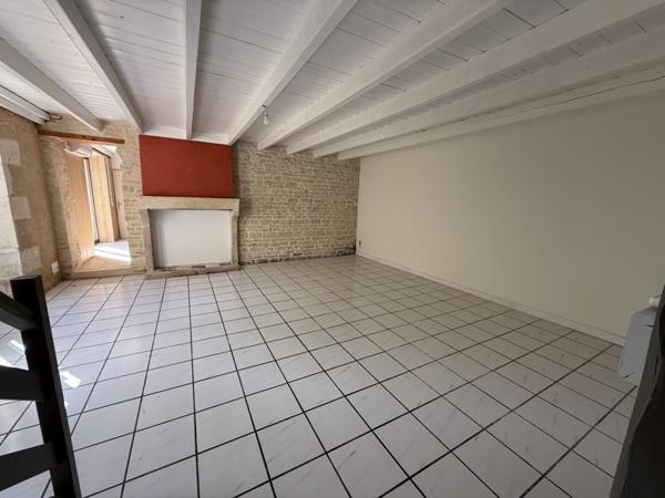 Maison à louer 955 € CC Val-du-Mignon 4 p 133 m² DPE D