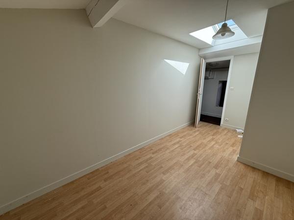Maison à louer 955 € CC Val-du-Mignon 4 p 133 m² DPE D