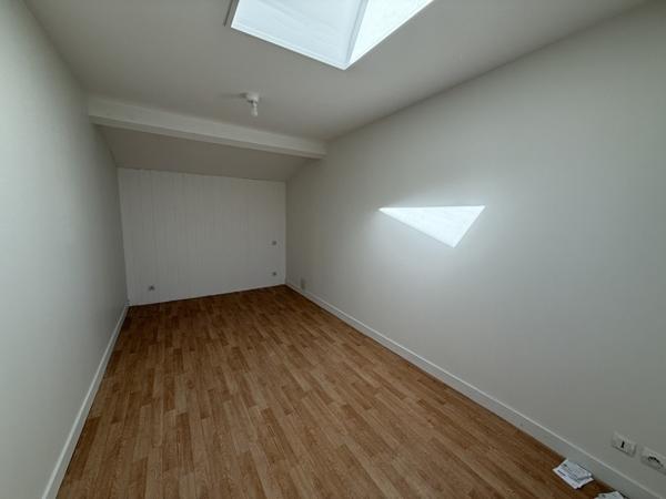 Maison à louer 955 € CC Val-du-Mignon 4 p 133 m² DPE D