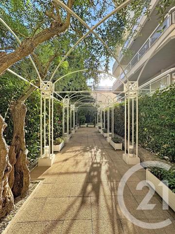 Appartement F3 à vendre  3 pièces - 71 m 2   CANNES  - 06