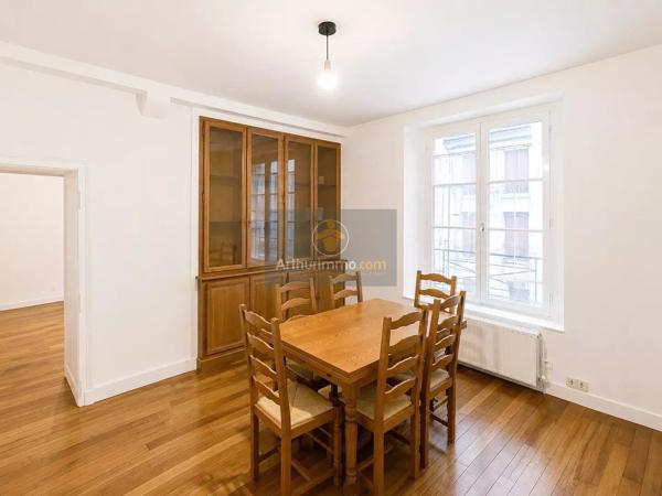 Vente                                                      Appartement
                        
                     4 pièces                      75 m2                     à Coulommiers