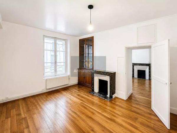 Vente                                                      Appartement
                        
                     4 pièces                      75 m2                     à Coulommiers