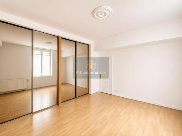 Vente                                                      Appartement
                        
                     4 pièces                      75 m2                     à Coulommiers