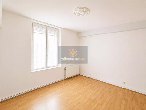 Vente                                                      Appartement
                        
                     4 pièces                      75 m2                     à Coulommiers