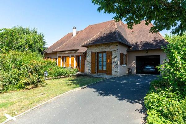 Maison à vendre |  Saint-Yrieix-la-Perche |  6 pièces | 163 m²