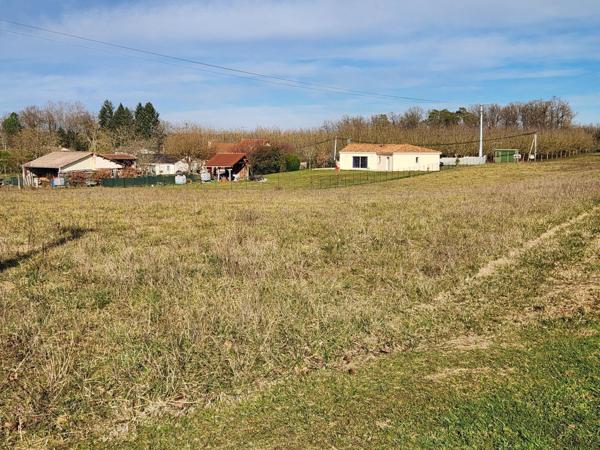 Terrain à Sorges et Ligueux en Périgord, 24420 - 2221m²