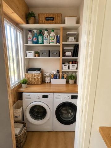 Cette résidence appréciée est en cours de rénovation énergétique (ravalement et isolation voté et payé) 
Un +++ pour les futurs acquéreurs !
Vous découvrirez avec plaisir ce très beau 4 pièces aux beaux volumes avec un extérieur au calme et vue sur les espaces verts !
Beau volume de pièce de vie de 32 m2 avec un confortable espace salon et une salle à manger. Le balcon vous invite à profiter des extérieurs.
Vous disposez d'une belle cuisine équipée et aménagée avec son cellier et son espace buanderie bien pensé.
Un dressing à l'entrée de l'appartement vous permet d'optimiser votre rangement.
Le couloir qui dessert l'espace nuit vous offre un grand espace de rangement complémentaire.
Vous disposez de 3 chambres, d’une salle d'eau avec une belle douche à l’italienne et d’un WC indépendant dans la continuité.
Ce bien dispose aussi d'une grande cave et d'une place de parking extérieur.
Ce bel appartement de 84 m2 se trouve au 2ème étage d'une résidence avec piscine et terrain de tennis.
Proche des commerces et des transports.
Les ++ :
Une résidence en cours de rénovation énergétique (ravalement et isolation voté et payé)
Fenêtres double vitrage
Volets roulants
extérieur - balcon avec belle vue dégagée au calme et bien orienté (sud-est)
agencement de l’appartement 
Beau volume 
Résidence avec piscine et terrains de tennis
proche écoles
proche Tram T12

Les charges de copropriété intègrent le chauffage (chauffage au sol), l’eau froide et chaude ainsi que l’entretien de la copropriété. 

DPE C après travaux et économie de chauffage prévue avec une baisse des charges de copropriété✅ 

A visiter !