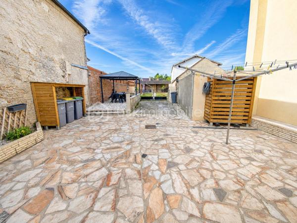 EXCLUSIVITÉ – MAISON INDIVIDUELLE – 3 CHAMBRES + BUREAU/CHAMBRE D’APPOINT – TERRASSE – PERGOLA – GRAND JARDIN – STATIONNEMENTS 

À seulement 5 minutes du canal de l’Ourcq et du centre-ville, dans une rue calme et recherchée, découvrez cette charmante maison individuelle offrant de beaux volumes, un fort potentiel d’évolution et un cadre de vie idéal pour une famille.
Édifiée sur une parcelle de 443 m², cette maison développe une surface totale d’environ 127 m² dont 111 m² habitables, avec un agencement fonctionnel, lumineux et évolutif.
Dès l’entrée, vous découvrirez un espace buanderie/laverie pratique et optimisé. Le rez-de-chaussée propose une agréable cuisine ouverte sur un séjour lumineux, idéal pour partager des moments conviviaux, ainsi qu’un WC indépendant.
À l’étage, l’espace nuit se compose de deux belles chambres confortables et d’une salle d’eau avec WC.
Les combles aménagés accueillent une troisième chambre ainsi qu’une quatrième petite chambre pouvant parfaitement convenir à un espace bureau, dressing, chambre d’enfant ou télétravail.
LES ATOUTS DU BIEN :
Maison individuelle
3 chambres + espace bureau/chambre d’appoint
Rue calme et environnement agréable
Faible consommation électrique : estimation env. 64 €/mois
Taxe foncière : 1 292 €
Stationnement jusqu’à 3 véhicules
Belle terrasse avec pergola/ idéale pour recevoir famille et amis
Grand jardin arrière agréable
Barbecue en pierre
Abri de jardin type atelier/bricolage
Pièce partiellement rénovée en 2023
Possibilité de créer une annexe de 21 m² au fond du jardin (autorisation mairie validée)
Un bien rare sur le secteur, offrant confort, potentiel et qualité de vie, à proximité immédiate des écoles, commerces, transports et promenades du canal.
Une visite s’impose ! Idéal pour une famille recherchant calme, extérieur et proximité du centre-ville.