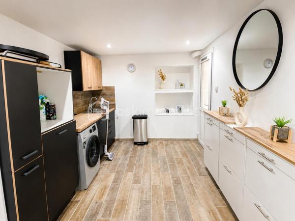 EXCLUSIVITÉ – MAISON INDIVIDUELLE – 3 CHAMBRES + BUREAU/CHAMBRE D’APPOINT – TERRASSE – PERGOLA – GRAND JARDIN – STATIONNEMENTS 

À seulement 5 minutes du canal de l’Ourcq et du centre-ville, dans une rue calme et recherchée, découvrez cette charmante maison individuelle offrant de beaux volumes, un fort potentiel d’évolution et un cadre de vie idéal pour une famille.
Édifiée sur une parcelle de 443 m², cette maison développe une surface totale d’environ 127 m² dont 111 m² habitables, avec un agencement fonctionnel, lumineux et évolutif.
Dès l’entrée, vous découvrirez un espace buanderie/laverie pratique et optimisé. Le rez-de-chaussée propose une agréable cuisine ouverte sur un séjour lumineux, idéal pour partager des moments conviviaux, ainsi qu’un WC indépendant.
À l’étage, l’espace nuit se compose de deux belles chambres confortables et d’une salle d’eau avec WC.
Les combles aménagés accueillent une troisième chambre ainsi qu’une quatrième petite chambre pouvant parfaitement convenir à un espace bureau, dressing, chambre d’enfant ou télétravail.
LES ATOUTS DU BIEN :
Maison individuelle
3 chambres + espace bureau/chambre d’appoint
Rue calme et environnement agréable
Faible consommation électrique : estimation env. 64 €/mois
Taxe foncière : 1 292 €
Stationnement jusqu’à 3 véhicules
Belle terrasse avec pergola/ idéale pour recevoir famille et amis
Grand jardin arrière agréable
Barbecue en pierre
Abri de jardin type atelier/bricolage
Pièce partiellement rénovée en 2023
Possibilité de créer une annexe de 21 m² au fond du jardin (autorisation mairie validée)
Un bien rare sur le secteur, offrant confort, potentiel et qualité de vie, à proximité immédiate des écoles, commerces, transports et promenades du canal.
Une visite s’impose ! Idéal pour une famille recherchant calme, extérieur et proximité du centre-ville.