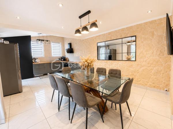 EXCLUSIVITÉ – MAISON INDIVIDUELLE – 3 CHAMBRES + BUREAU/CHAMBRE D’APPOINT – TERRASSE – PERGOLA – GRAND JARDIN – STATIONNEMENTS 

À seulement 5 minutes du canal de l’Ourcq et du centre-ville, dans une rue calme et recherchée, découvrez cette charmante maison individuelle offrant de beaux volumes, un fort potentiel d’évolution et un cadre de vie idéal pour une famille.
Édifiée sur une parcelle de 443 m², cette maison développe une surface totale d’environ 127 m² dont 111 m² habitables, avec un agencement fonctionnel, lumineux et évolutif.
Dès l’entrée, vous découvrirez un espace buanderie/laverie pratique et optimisé. Le rez-de-chaussée propose une agréable cuisine ouverte sur un séjour lumineux, idéal pour partager des moments conviviaux, ainsi qu’un WC indépendant.
À l’étage, l’espace nuit se compose de deux belles chambres confortables et d’une salle d’eau avec WC.
Les combles aménagés accueillent une troisième chambre ainsi qu’une quatrième petite chambre pouvant parfaitement convenir à un espace bureau, dressing, chambre d’enfant ou télétravail.
LES ATOUTS DU BIEN :
Maison individuelle
3 chambres + espace bureau/chambre d’appoint
Rue calme et environnement agréable
Faible consommation électrique : estimation env. 64 €/mois
Taxe foncière : 1 292 €
Stationnement jusqu’à 3 véhicules
Belle terrasse avec pergola/ idéale pour recevoir famille et amis
Grand jardin arrière agréable
Barbecue en pierre
Abri de jardin type atelier/bricolage
Pièce partiellement rénovée en 2023
Possibilité de créer une annexe de 21 m² au fond du jardin (autorisation mairie validée)
Un bien rare sur le secteur, offrant confort, potentiel et qualité de vie, à proximité immédiate des écoles, commerces, transports et promenades du canal.
Une visite s’impose ! Idéal pour une famille recherchant calme, extérieur et proximité du centre-ville.