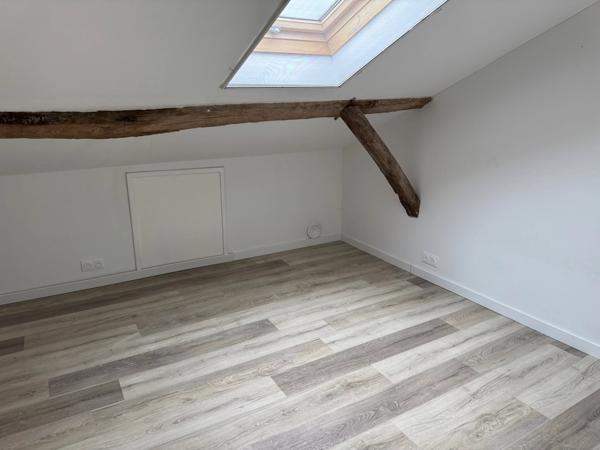 Grande maison polyvalente avec dépendance