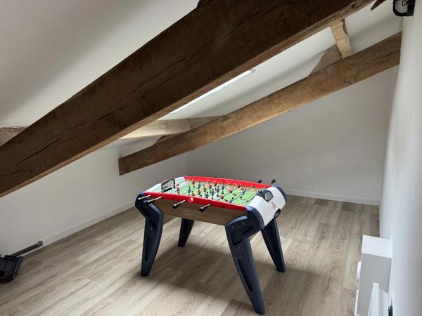 Grande maison polyvalente avec dépendance