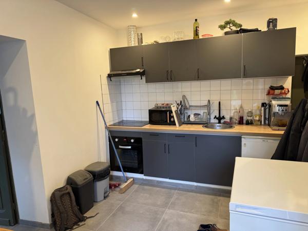 Grande maison polyvalente avec dépendance