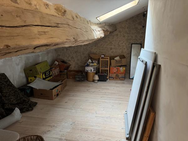 Grande maison polyvalente avec dépendance