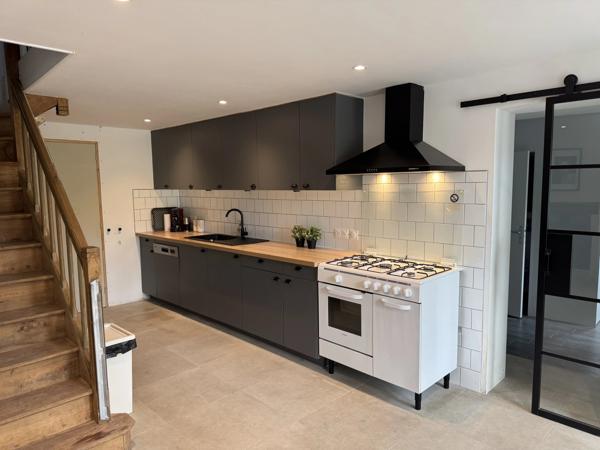 Grande maison polyvalente avec dépendance